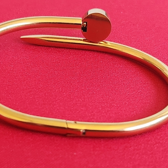 Gold Color Roman Numeral Nail Bracelet - Picture 4 of 4